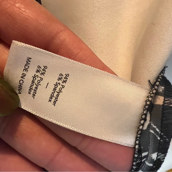 ELIZABETH AND JAMES Astor Print Scuba Jacket. Retail: $495
SIZE: M - Picture 8 of 10